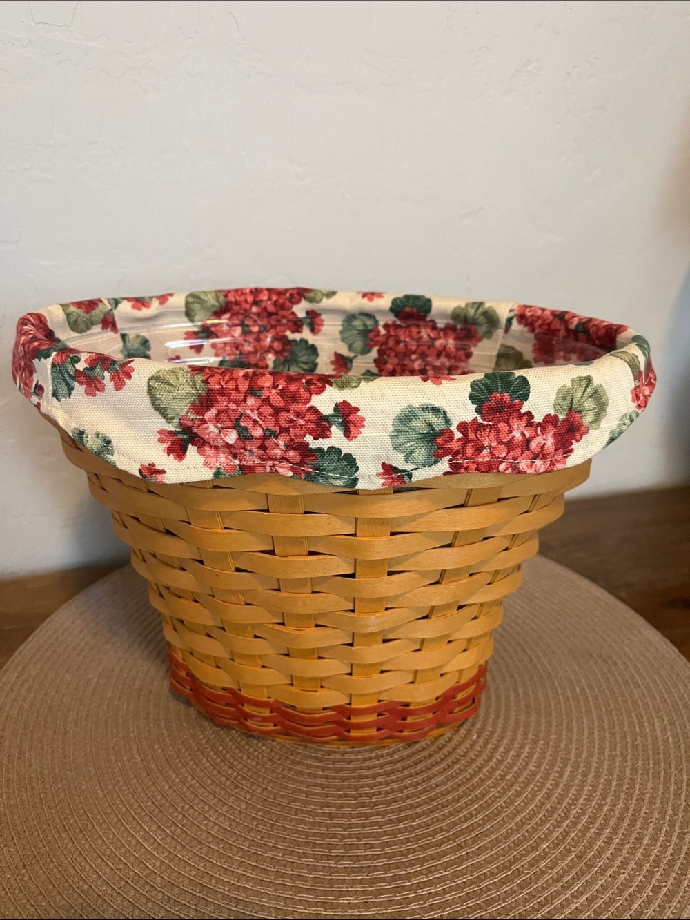 Longaberger 2002 Geranium Basket with Protector and Liner